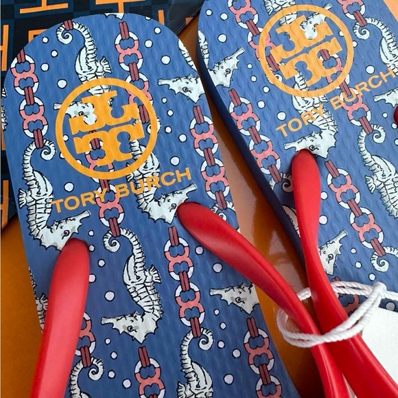 NWT Tory Burch Thin Flip Flop Sandals Poppy Red Seahorse PVC/EVA Gold Logo Sz 6 - Picture 4 of 6